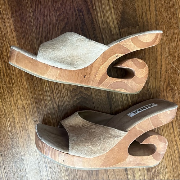 SOLD vintage Y2K Soda carved wood heel slides sandals clogs 7.5 8 beige chunky - Picture 4 of 11